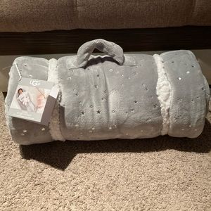 NWT UGG Avery stars nap mat in glacier gray